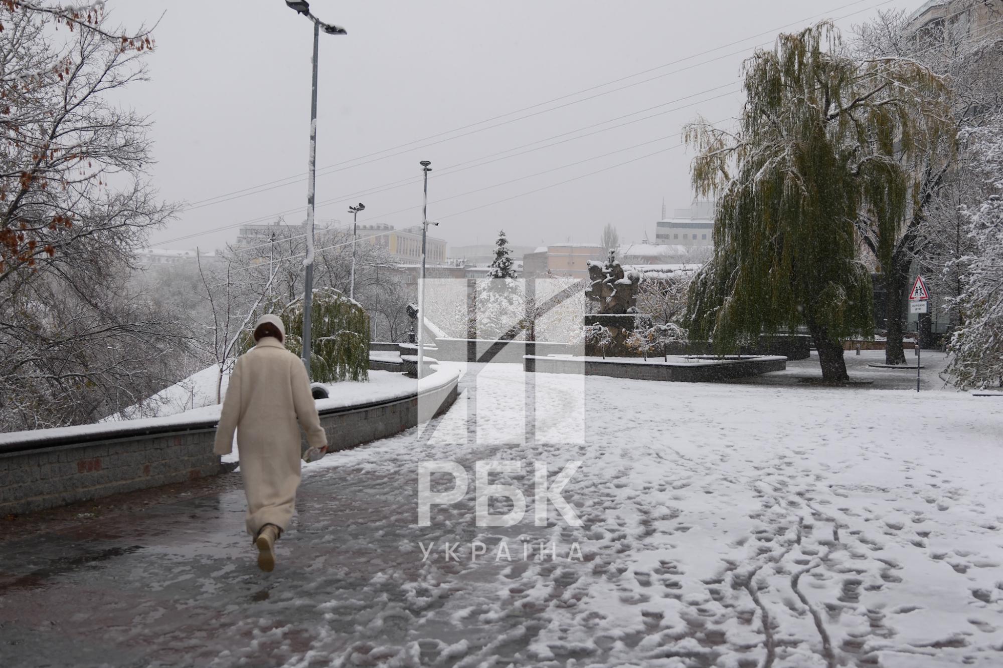 Місцями до 50 см. Київ та інші міста України засипає снігом (фото, відео)